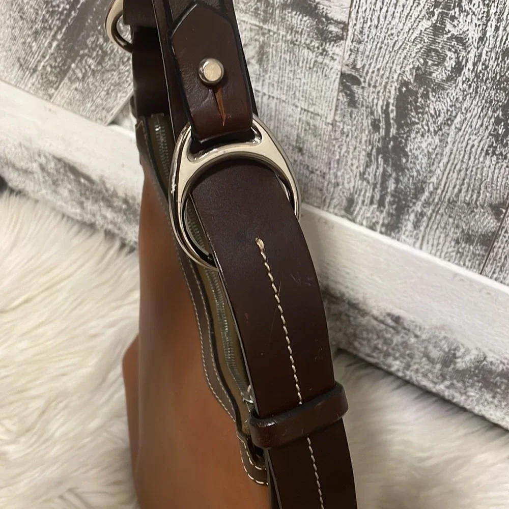 DOONEY & BOURKE 1975 Vintage Pebble Grain Hobo Bag